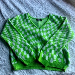 XL Witty Fox Green Argyle/Checkered Cropped V-neck Sweater